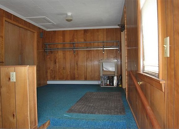 4th image of 209 N Main St