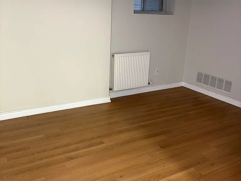 187 Geoffrey St #BASEMENT — Photo 8