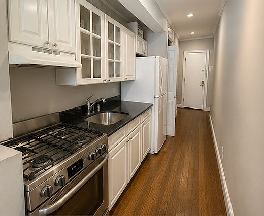 2nd image of 336 E 18th St APT B2