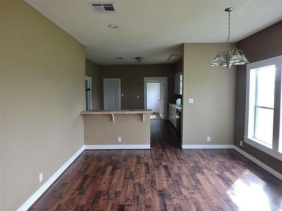 5th image of 914 McClintic Dr