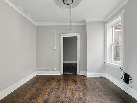 2nd image of 456 Baldwin Ave