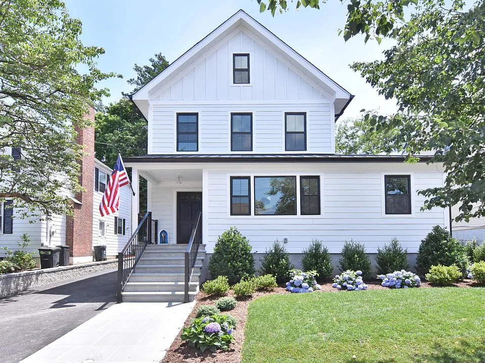 142 2nd Ave #2