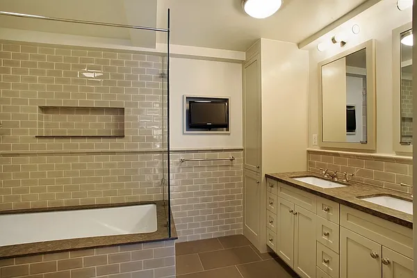 Sold by Corcoran | media 14