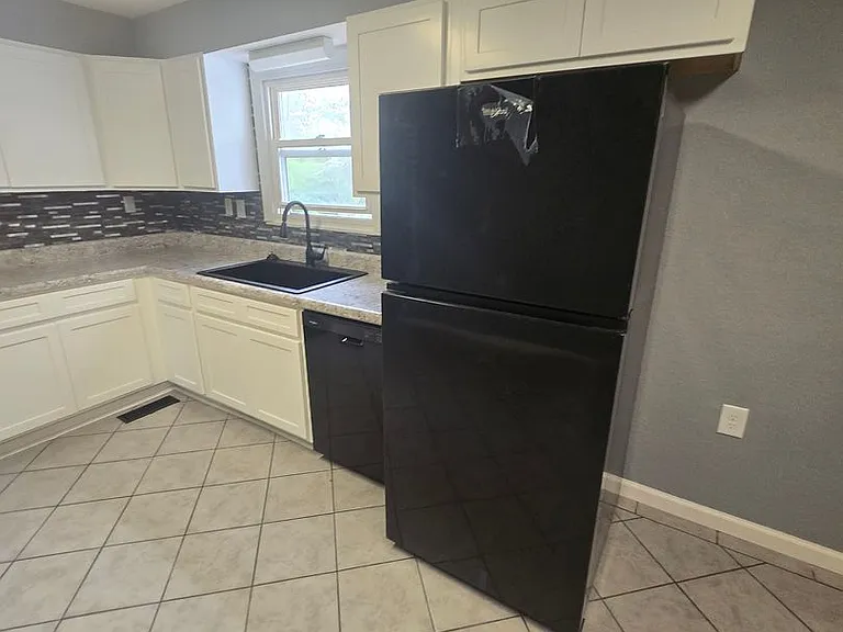 340 Unaka Dr — Photo 10