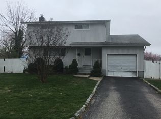 314 Ellery St, Brentwood, NY 11717