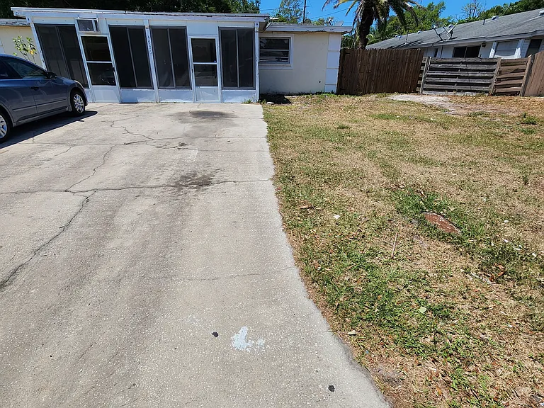 4906A 21st St W — Photo 2