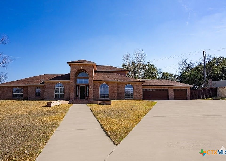 1st image of 402 Polar Cir