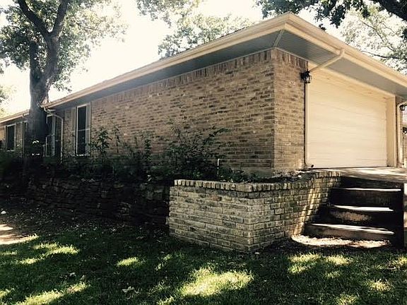 2nd image of 108 NE Rosamond St