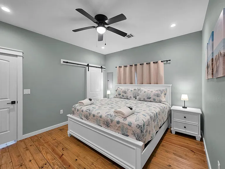 1032 Sunset Cir W — Photo 32
