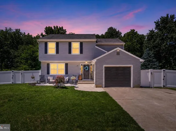 37 Fox Chase Rd, Marlton, NJ 08053