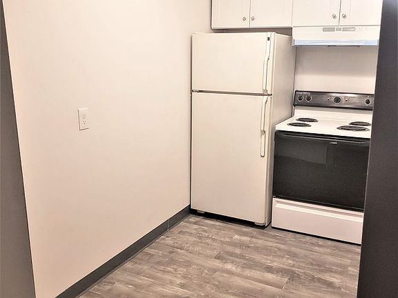 5th image of 737 Center Ave APT 10