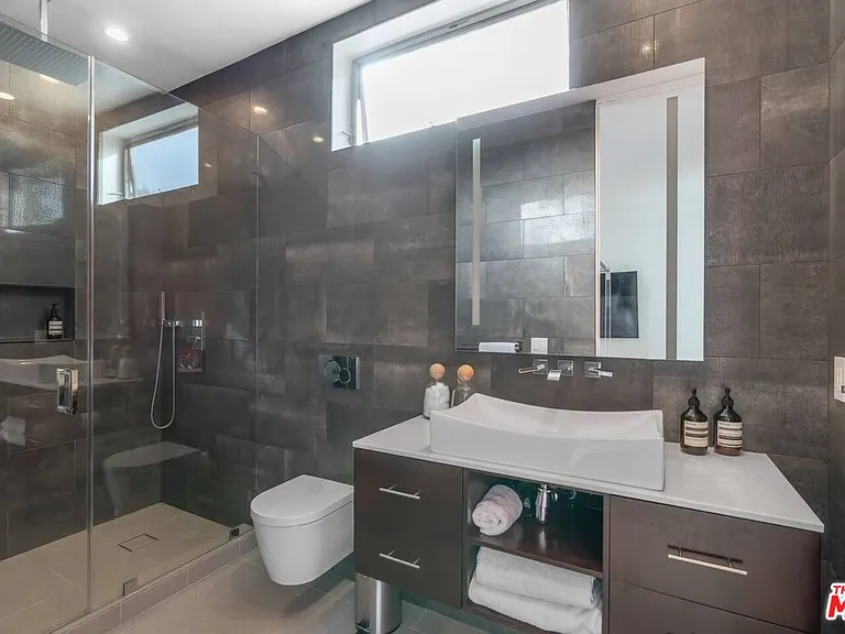 611 N Bronson Ave #10 — Photo 15