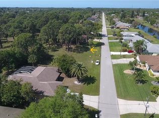 57 Mark Twain Ln, Rotonda West, FL 33947