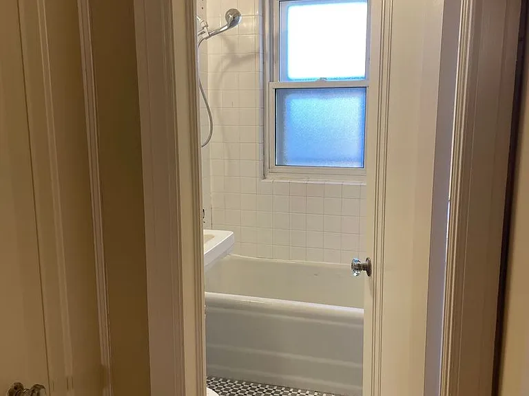 Taylor Apartments — Photo 12