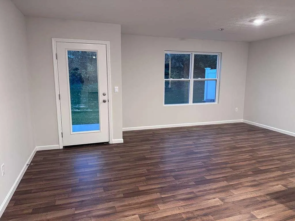 3 bed, 1418 sqft, $2,300 — Photo 3