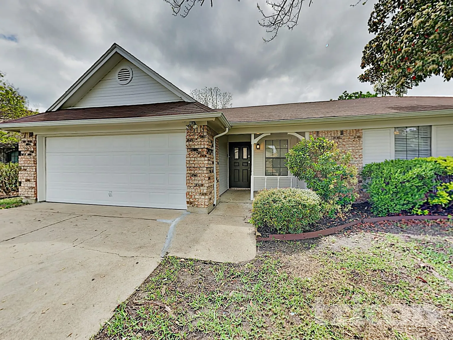 802 Wind Brooke Drive Arlington TX — Photo 2