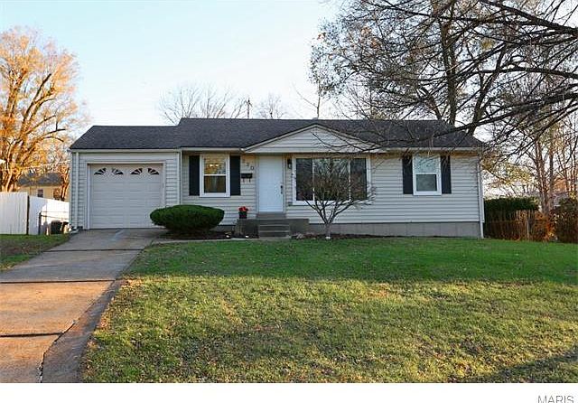 1st image of 220 Saint Nicholas Ln