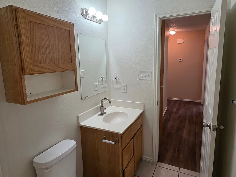 Autumn Ridge 2 BR/2 BA — Photo 18