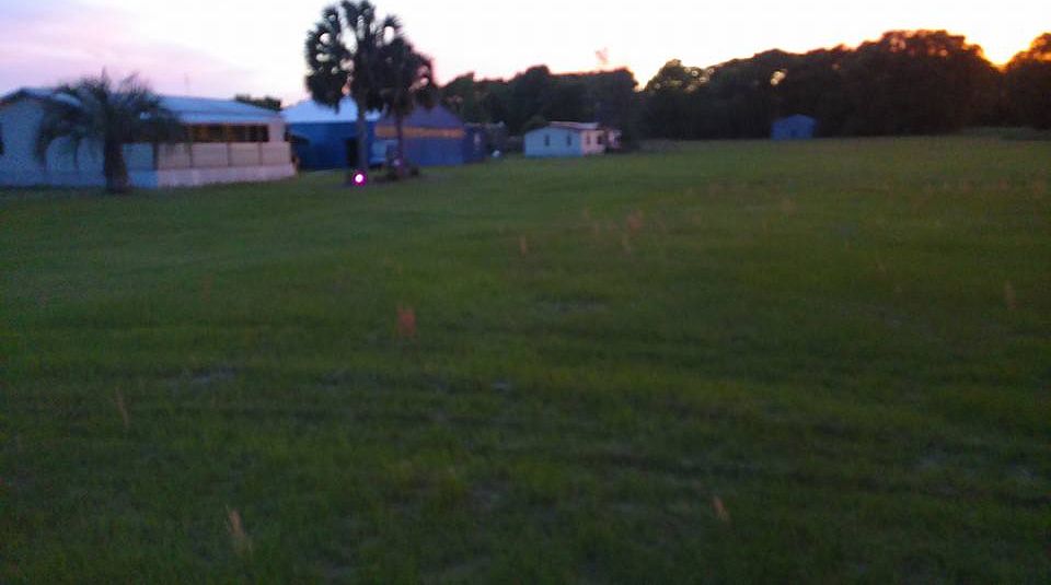 2 mobile homes and 2 hangers