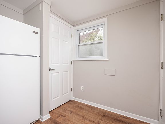3rd image of 1309 Wilmot St #1