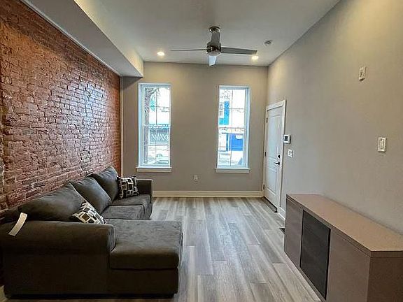 3rd image of 2540 W Girard Ave Floor 1