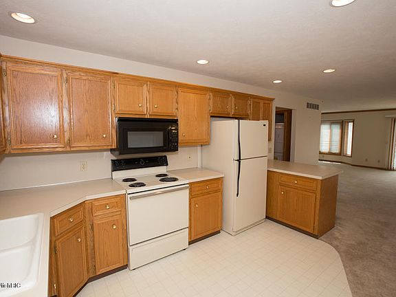 5th image of 6776 N Wentward Ct #158