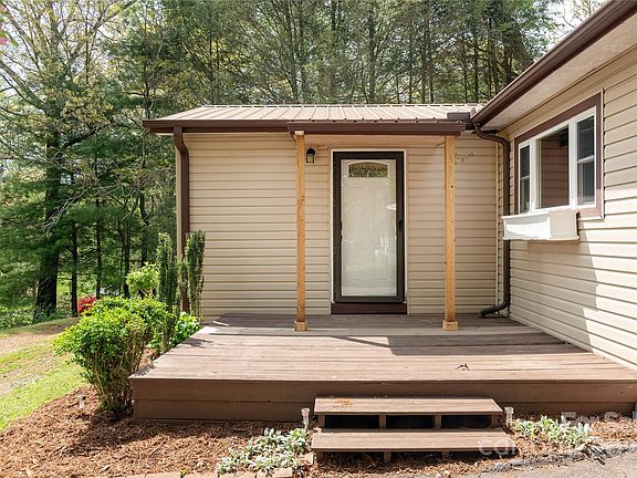 4th image of 211 Lyndon Ln