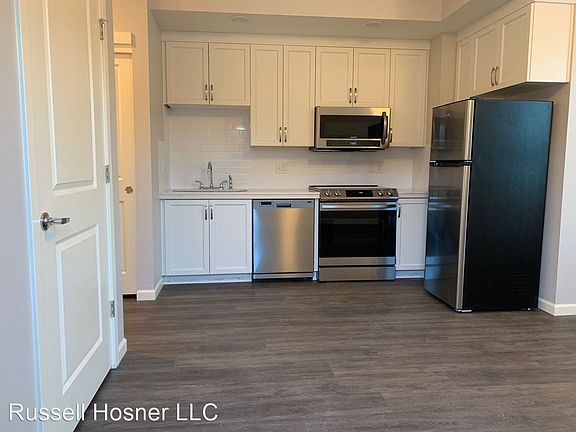 3rd image of 7100 N Greenwich Ave #1