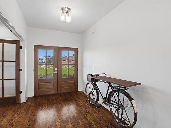5th image of 7809 Rebecca St