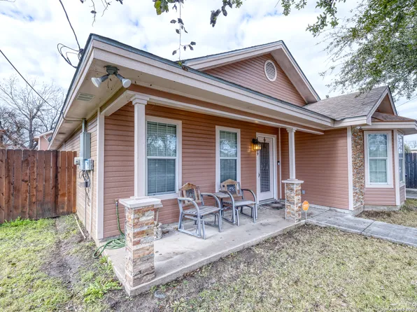 109 Bates St, Uvalde, TX 78801