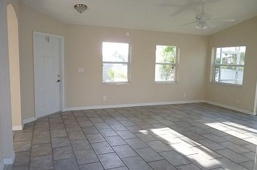 4th image of 6209 Willoughby Cir