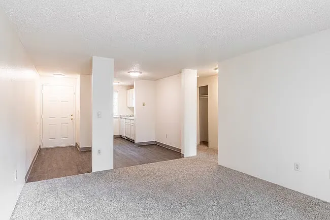 Charbern Apartments — Photo 45