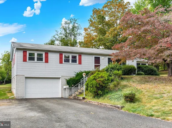 1670 Hicks Dr, Dauphin, PA 17018