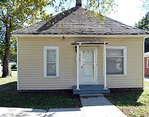 1st image of 606 E 21st St
