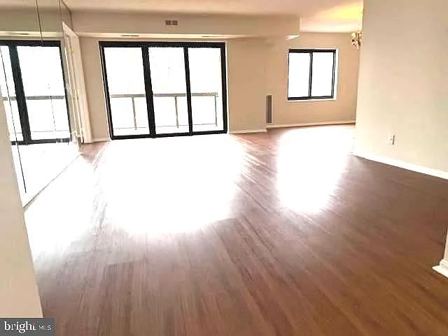 307 Yoakum Pkwy #310 — Photo 10