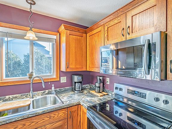5th image of 900 9th St NW