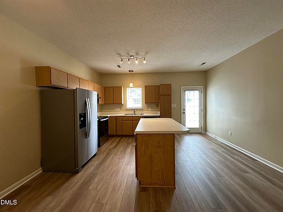 5th image of 312 Commons Dr