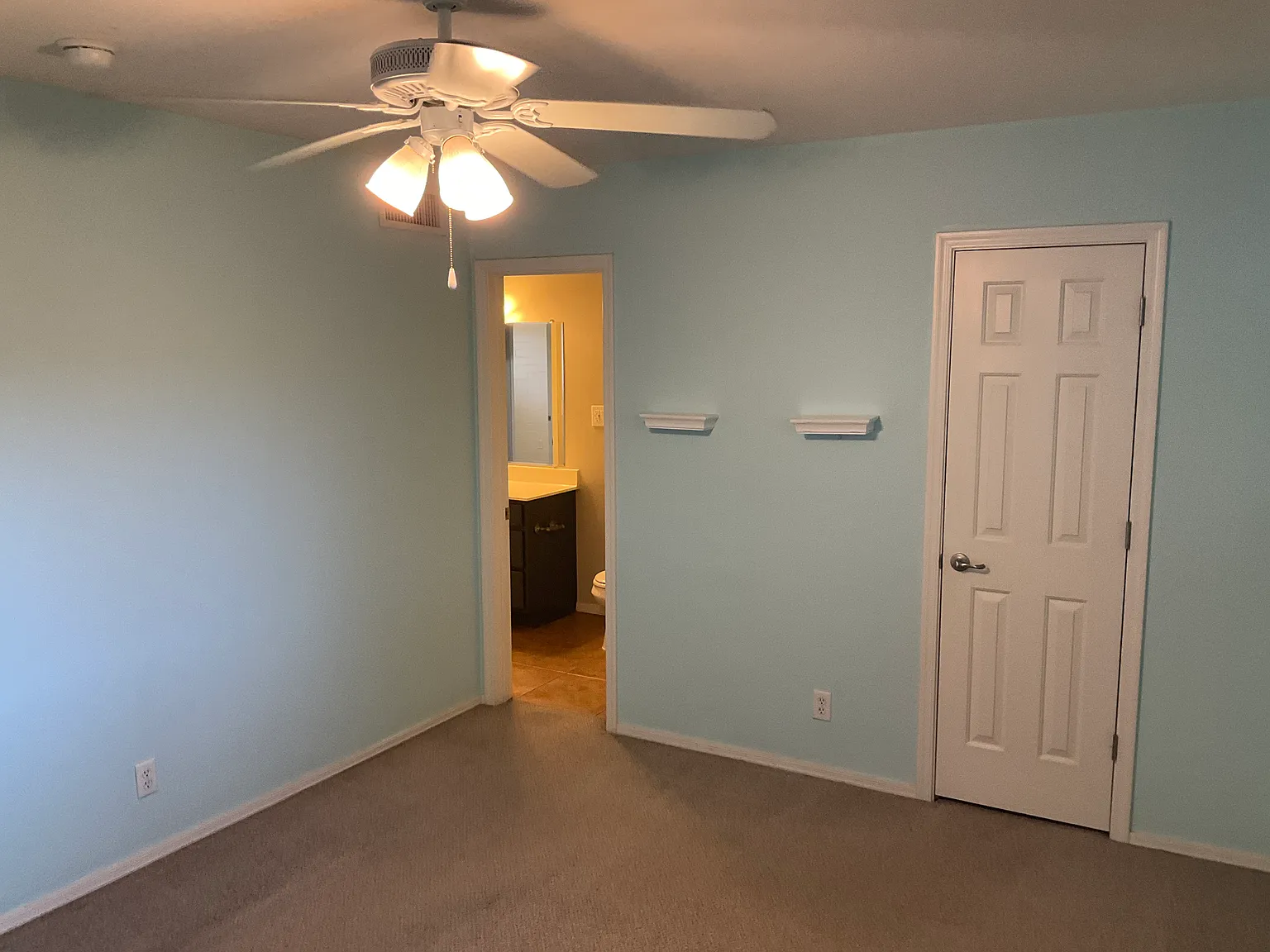 3 bed, 1.5 bath, 1326 sqft, $1,495 — Photo 4