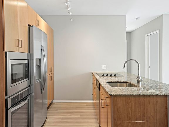 3rd image of 200 E Illinois St #2/2