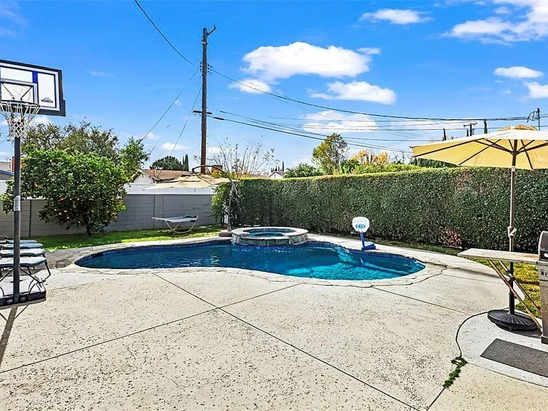 23000 Haynes St — Photo 17