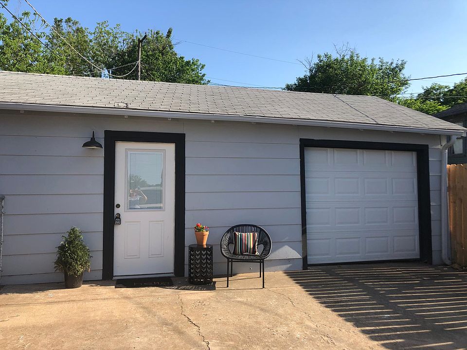 Cute Garage Apartment!