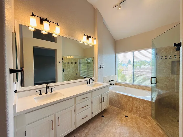 910 Vista Pointe Dr — Photo 8