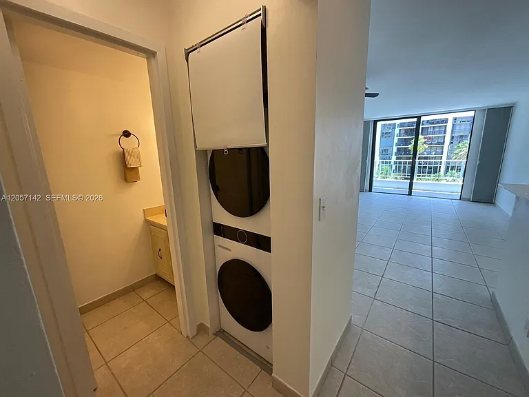 200 SE 15th Rd #7H — Photo 7