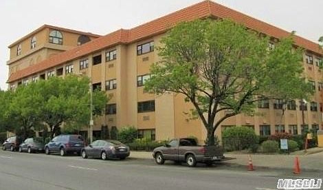 1st image of 185 W Park Ave