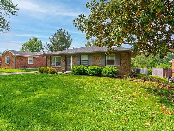 3rd image of 1827 Kelly Ln