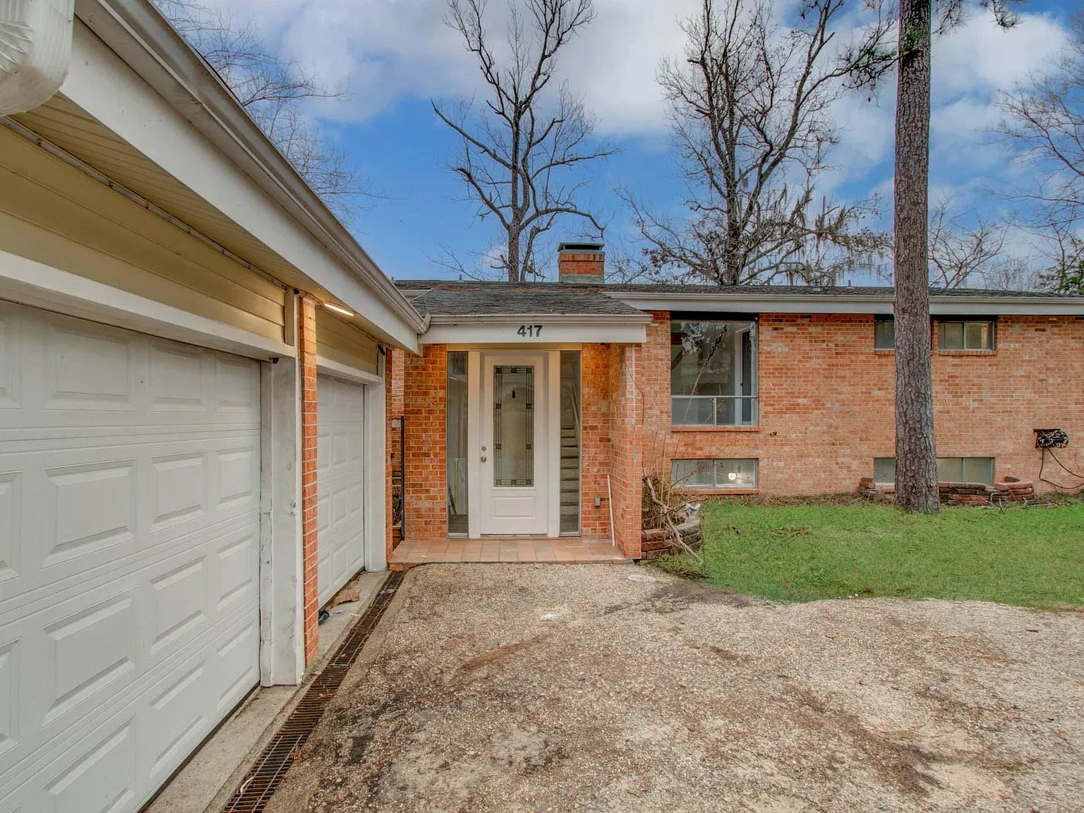 5 bed, 3.5 bath, 3724 sqft, $2,650 — Photo 2