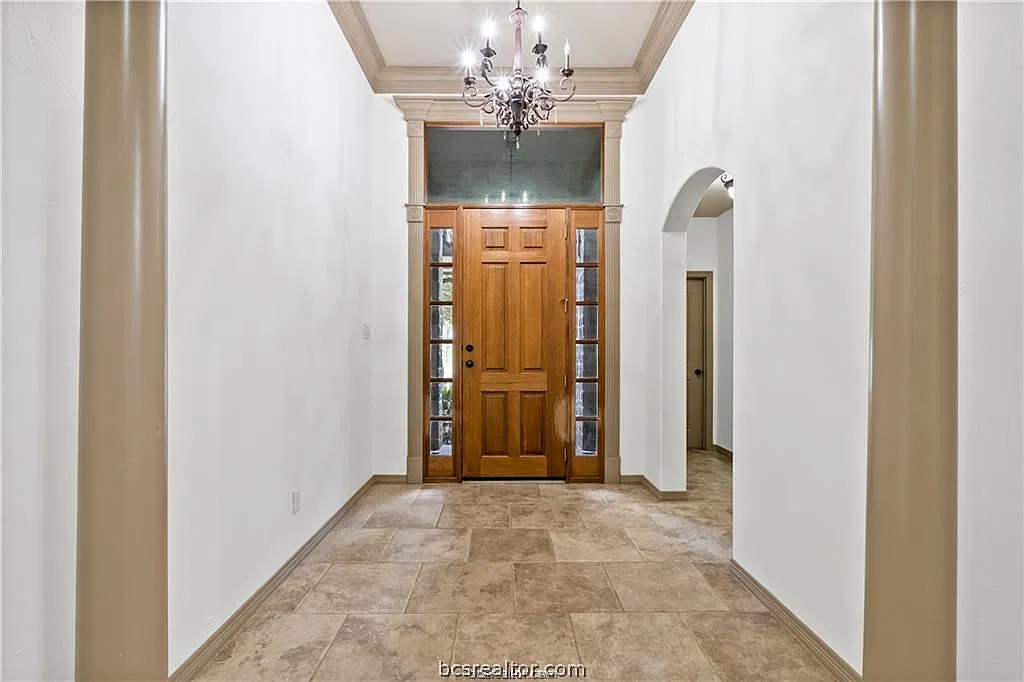 4 bed, 2378 sqft, $2,800 — Photo 3