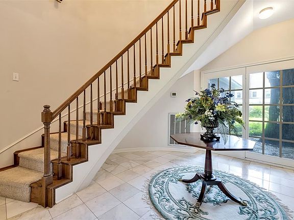 3rd image of 102 Blancroft Ct