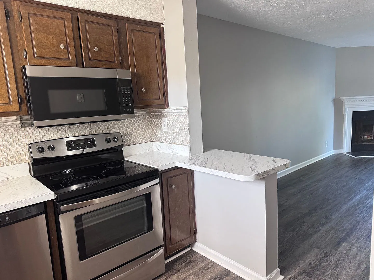 Awesome Condo!! 2 Bed/1.5 Bath! 1100 sq.ft. Close to Post!! Move in Ready!! — Photo 4