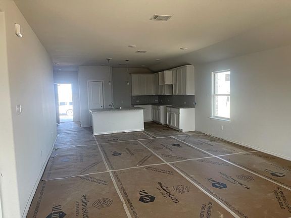 2nd image of 1900 Briar Hill Dr